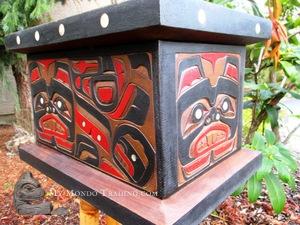 Gorgeous lidded Beaver Box by late Sampson Robertson